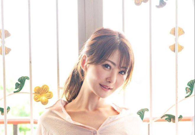 新进女优颜值甜美似花朵，熟女女优凹凸身材却更让人惊艳！