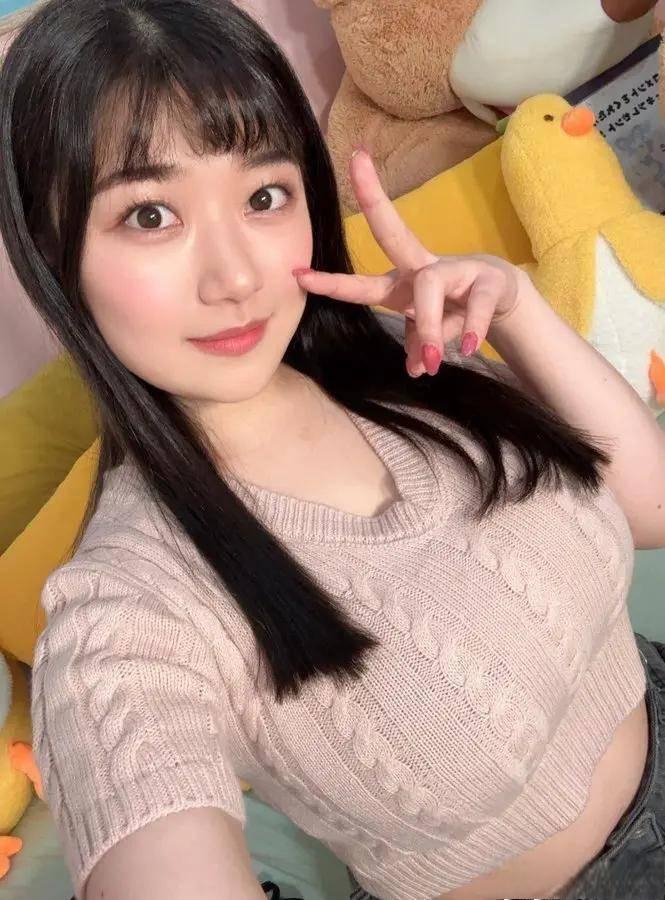 从专属到单体，小梅惠奈如何用五年生存法则，在日本业界残酷淘汰赛中“逆袭”？